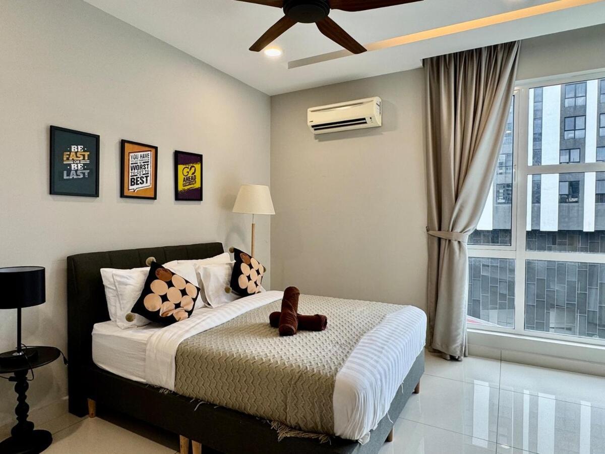 B3a L Klcc Trx Contemporaryl 17 Pax *