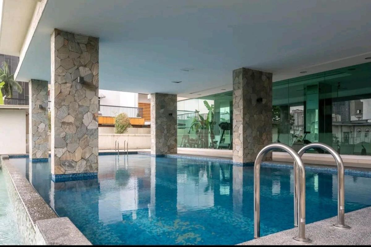 B3a L Klcc Trx Contemporaryl 17 Pax *