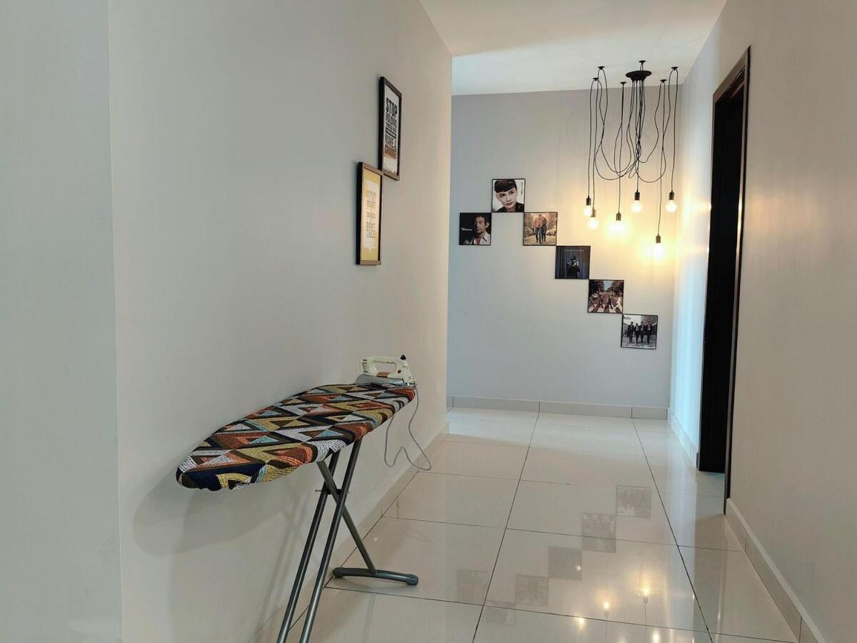 B3a L Klcc Trx Contemporaryl 17 Pax *