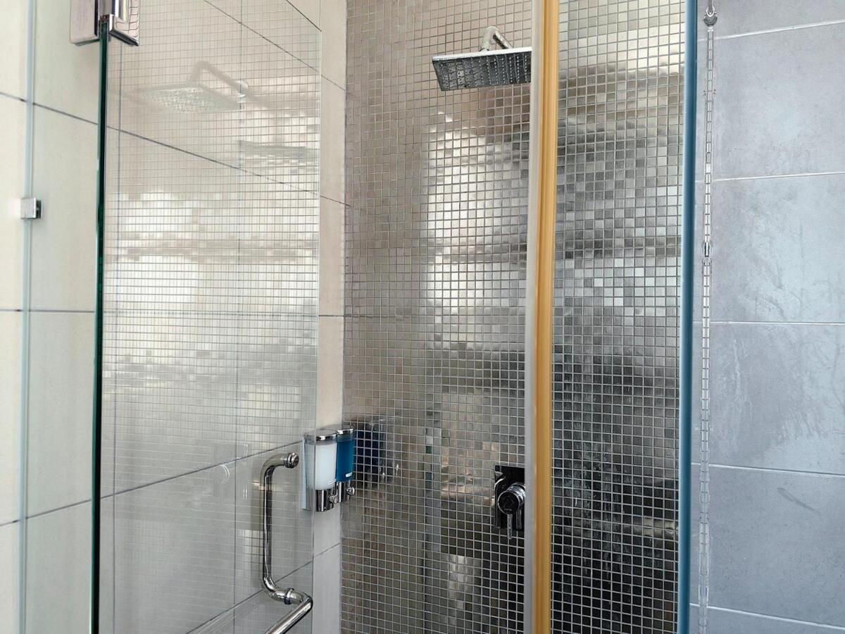 Apartment B3a L Klcc Trx Contemporaryl 17 Pax *